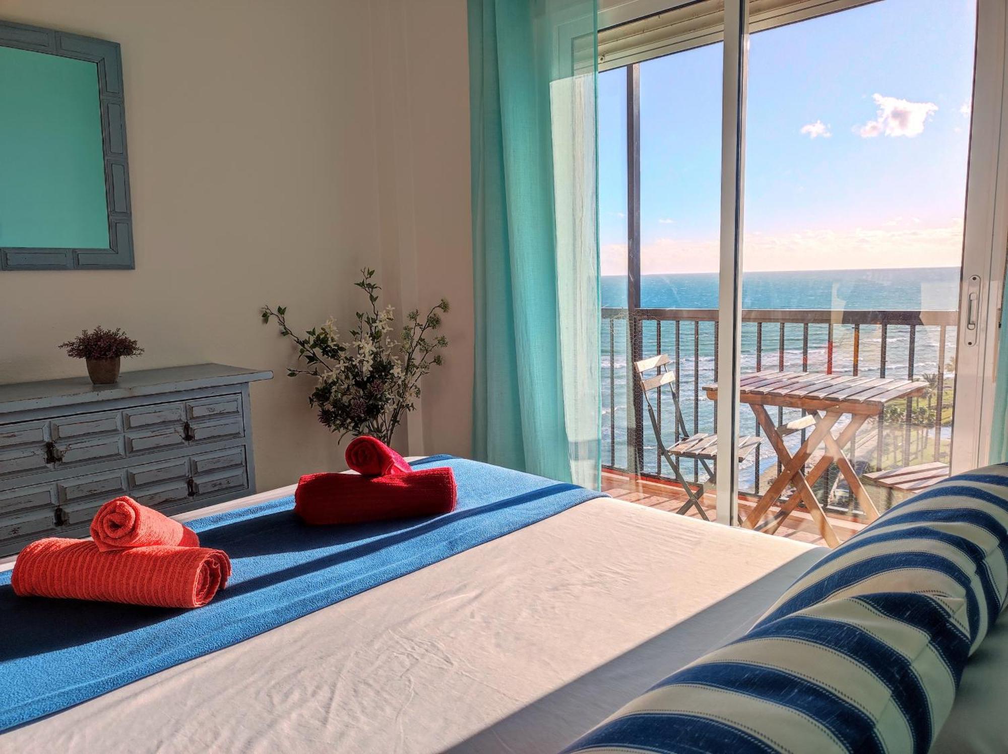 Apartamento Mar Azul, Primera Linea De Playa Sitio de Calahonda Kültér fotó